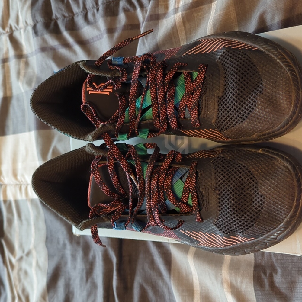 Nike Unisex Kyrie Flytrap V